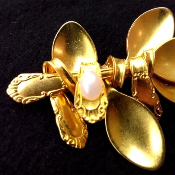 Vintage Gold Tone Spoon Brooch and Earring Set Jewelry Utensils w/ Pearls - Picture 3 of 13
